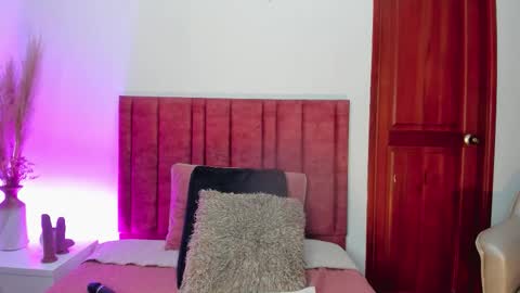 Emilyy Watson online show from September 30, 12:37 am