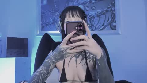 Snapshot of eminence_shadow chatting on March 3, 7:03 am ELLE DANIELLE online show from March 3, 7:03 am