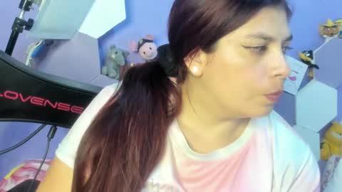 Snapshot of emira199 chatting on January 4, 12:37 am emira199 online show from January 4, 12:37 am