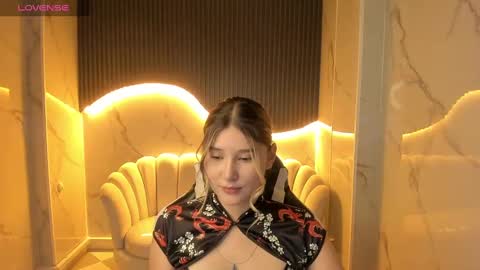Emma online show from October 9, 8:29 pm