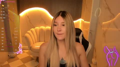 Emma online show from October 13, 9:04 pm