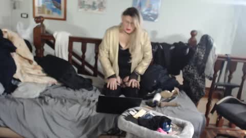 Snapshot of emma671 chatting on March 9, 6:50 am emma online show from March 9, 6:50 am