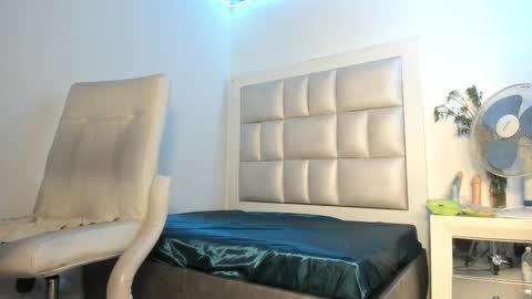 emma__js_ online show from February 13, 4:36 pm