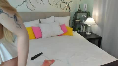 emma__peach online show from April 26, 9:07 am