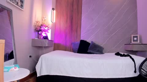 emma__rose1 online show from September 26, 7:29 pm