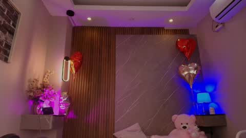 emma__rose1 online show from April 9, 6:19 am