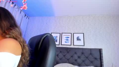 Snapshot of emma__smith01 chatting on February 7, 3:41 pm Emma online show from February 7, 3:41 pm