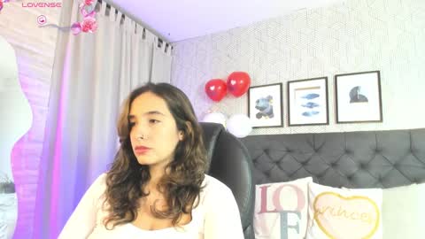 Snapshot of emma__smith01 chatting on February 17, 12:27 pm Emma online show from February 17, 12:27 pm