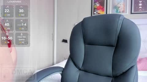 Emma online show from April 20, 1:36 pm