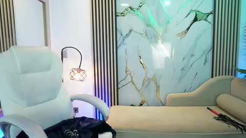 emma__walkerr_ online show from March 14, 7:19 pm