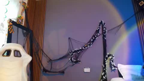 Snapshot of emma_and_aysha chatting on November 3, 4:08 pm emma_and_aysha online show from November 3, 4:08 pm