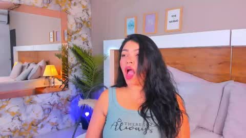 Snapshot of emma_bakker_ chatting on December 20, 11:39 am Emma online show from December 20, 11:39 am