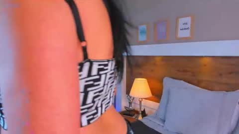 Snapshot of emma_bakker_ chatting on January 6, 11:25 am Emma online show from January 6, 11:25 am