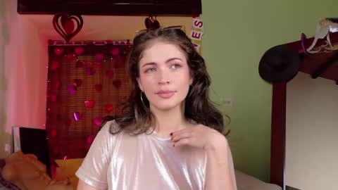 Snapshot of emma_blanco chatting on February 17, 6:15 pm Emma online show from February 17, 6:15 pm