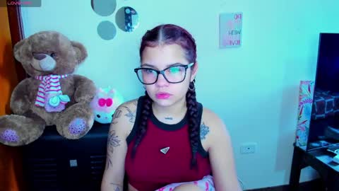 emma_boo_ online show from April 12, 4:23 pm