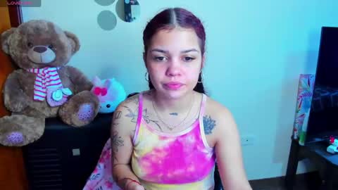 Snapshot of emma_boo_ chatting on April 26, 2:48 pm emma_boo_ online show from April 26, 2:48 pm