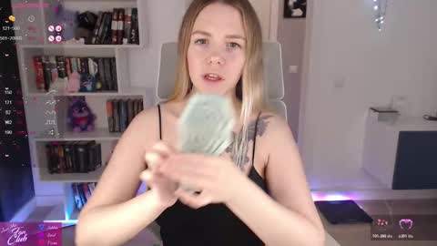 Emma online show from November 12, 3:23 pm