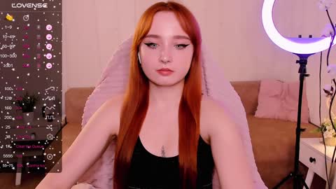 Snapshot of emma_chery chatting on December 12, 11:50 am Emma online show from December 12, 11:50 am