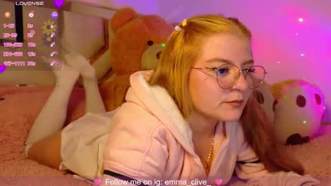 Snapshot of emma_clive chatting on October 21, 11:38 pm Emma online show from October 21, 11:38 pm