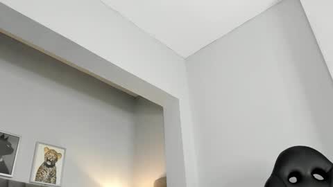 Emma online show from February 5, 8:24 pm