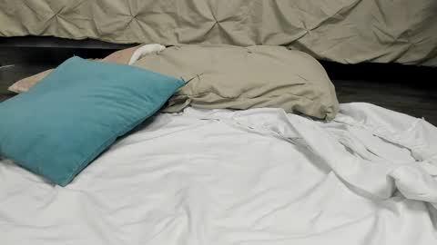 Emma online show from April 1, 7:33 pm