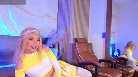 emma_dragon online show from May 24, 12:04 am