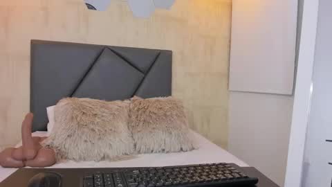 Emma online show from March 5, 11:27 pm