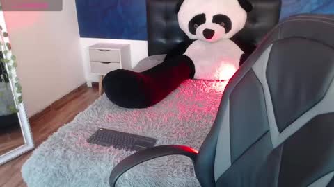 Snapshot of emma_ford1 chatting on January 2, 5:07 pm Emma  online show from January 2, 5:07 pm