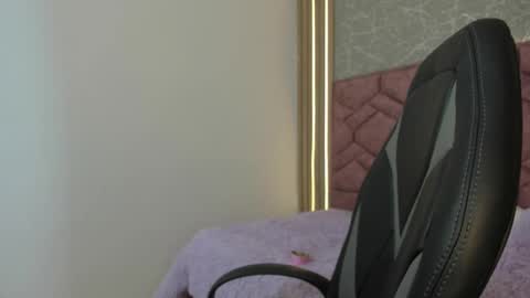 Snapshot of emma_ford1 chatting on February 11, 11:21 am Emma  online show from February 11, 11:21 am