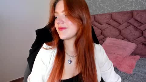 Snapshot of emma_ford1 chatting on February 24, 9:09 pm Emma  online show from February 24, 9:09 pm