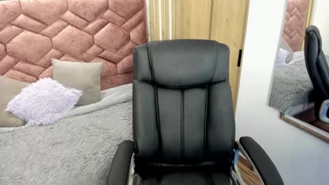 Snapshot of emma_ford1 chatting on October 9, 5:16 am Emma  online show from October 9, 5:16 am