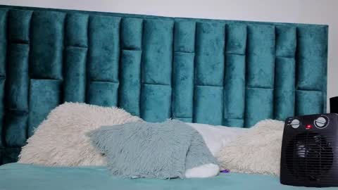 Emma online show from February 5, 8:24 pm