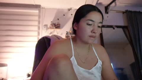 emma_johnson_ online show from December 10, 4:24 am