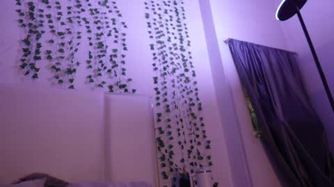 emma_johnson_ online show from December 23, 2:42 am