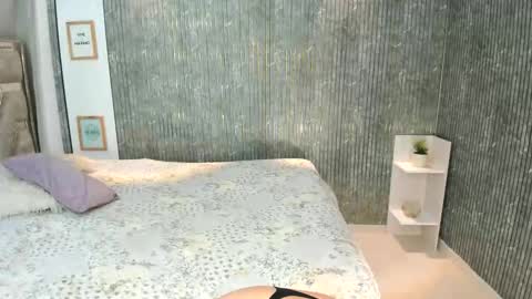 emma_johnsson1 online show from December 15, 5:44 am