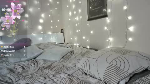 emma_just online show from March 19, 9:08 pm