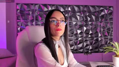 Snapshot of emma_kovich chatting on November 17, 8:58 pm emma online show from November 17, 8:58 pm