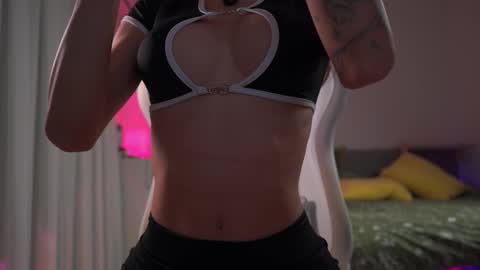 Snapshot of emma_land chatting on February 27, 7:55 am    online show from February 27, 7:55 am