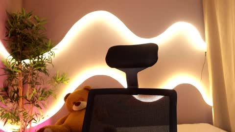 Emma online show from April 8, 8:58 am