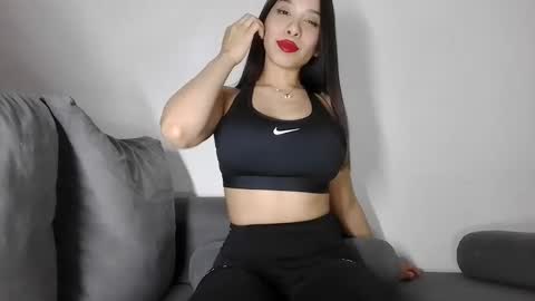 Snapshot of emma_lovv chatting on January 22, 2:04 am Emma 3 online show from January 22, 2:04 am