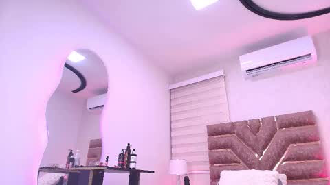 emma online show from December 19, 12:01 pm