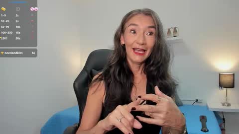 Snapshot of emma_mendoza chatting on November 12, 12:16 pm Emma online show from November 12, 12:16 pm