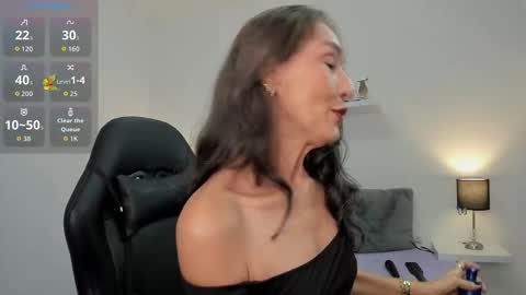 Snapshot of emma_mendoza chatting on November 18, 12:09 pm Emma online show from November 18, 12:09 pm