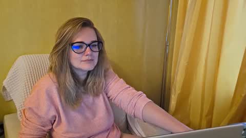 emma_misty_ online show from October 13, 2:06 pm