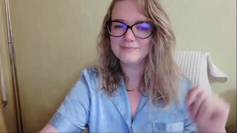 emma_misty_ online show from October 17, 5:26 pm