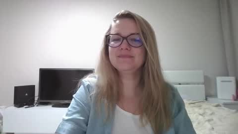 emma_misty_ online show from February 15, 8:27 pm