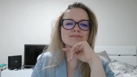 emma_misty_ online show from February 18, 7:43 pm