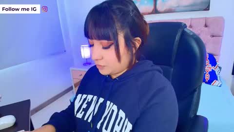 Emma Monserratt online show from February 2, 7:45 pm