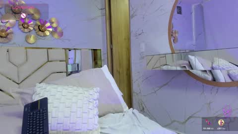 Snapshot of emma_petite4u chatting on December 17, 9:27 pm Emma online show from December 17, 9:27 pm