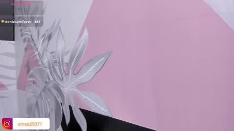 Snapshot of emma_petite4u chatting on February 11, 12:49 am Emma online show from February 11, 12:49 am